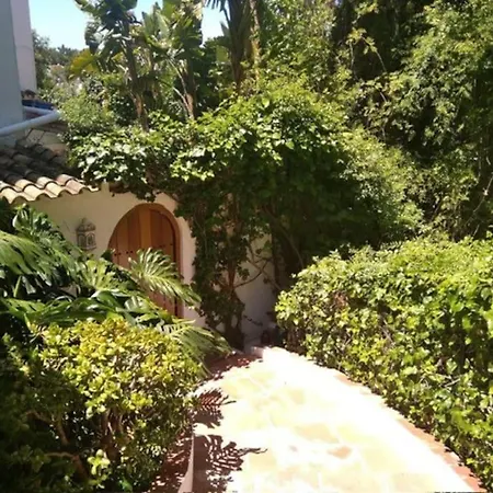 El Jardin Secreto De Elviria Apartment *