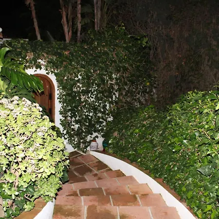 El Jardin Secreto De Elviria Apartment