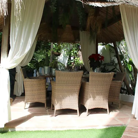 El Jardin Secreto De Elviria Apartment